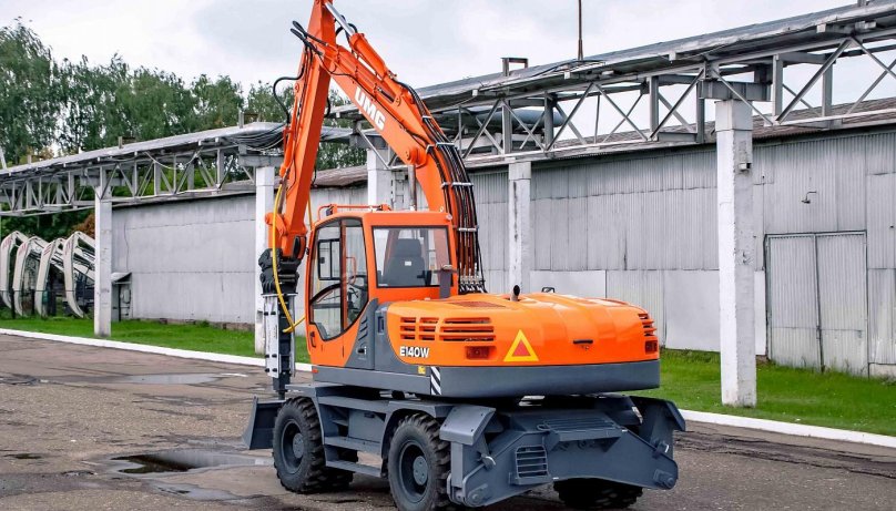 Экскаватор UMG e140w