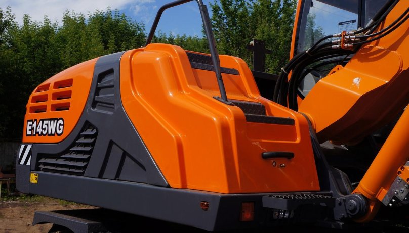 Колесный экскаватор UMG e140wg