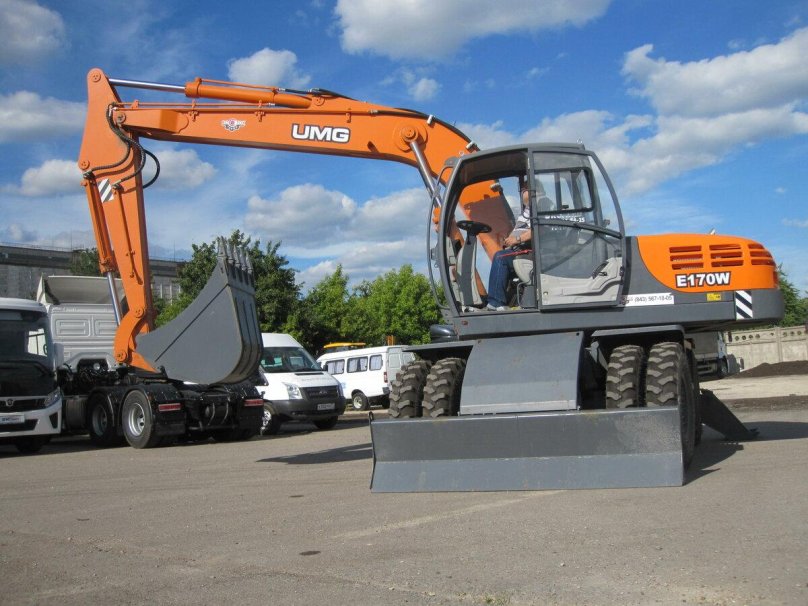Экскаватор UMG e185w