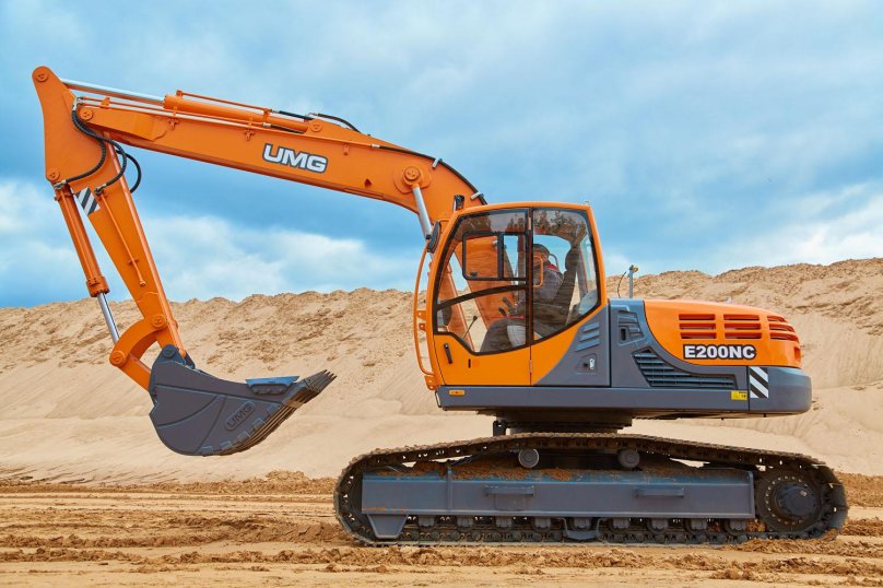 Гусеничный экскаватор UMG e200c