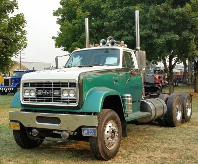 Грузовики GMC 9500