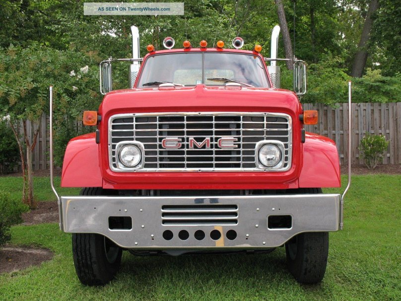 GMC 9500 Trucks