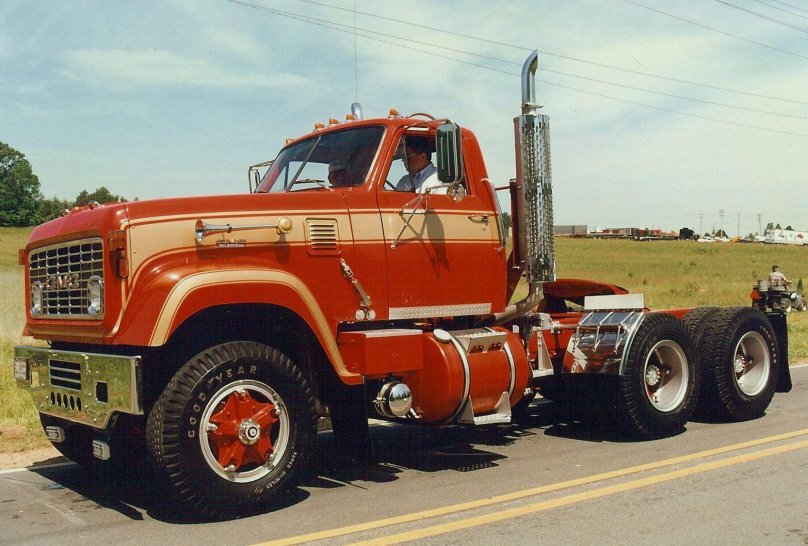Грузовики GMC 9500