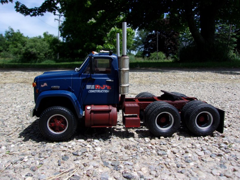 Грузовик GMC MH-9500