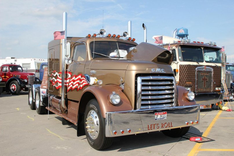 GMC 803 грузовик американский