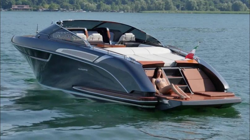 Катер Riva Rivamare