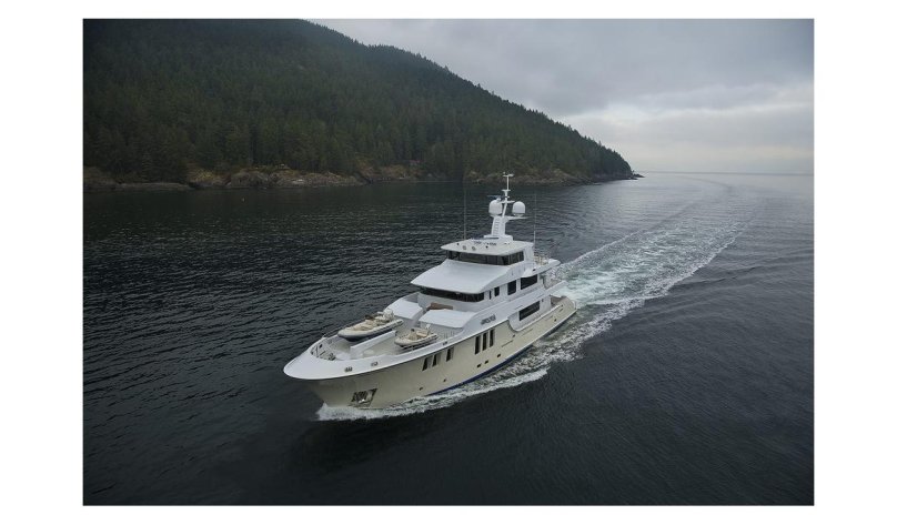 Яхта Nordhavn 120