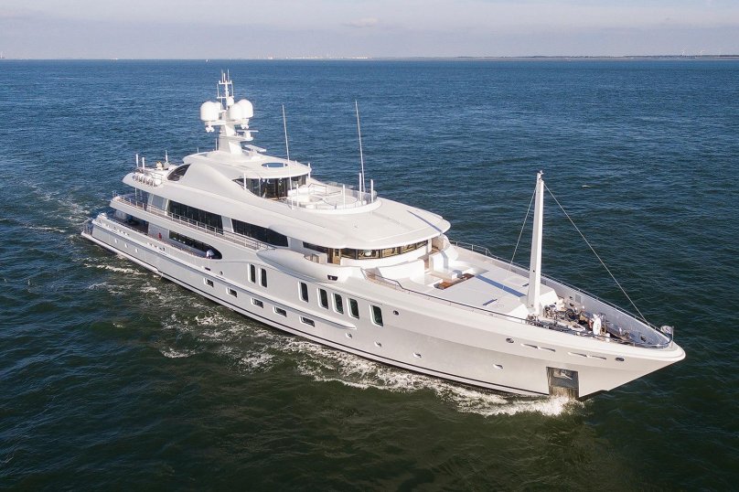 Мегаяхта Amels 272