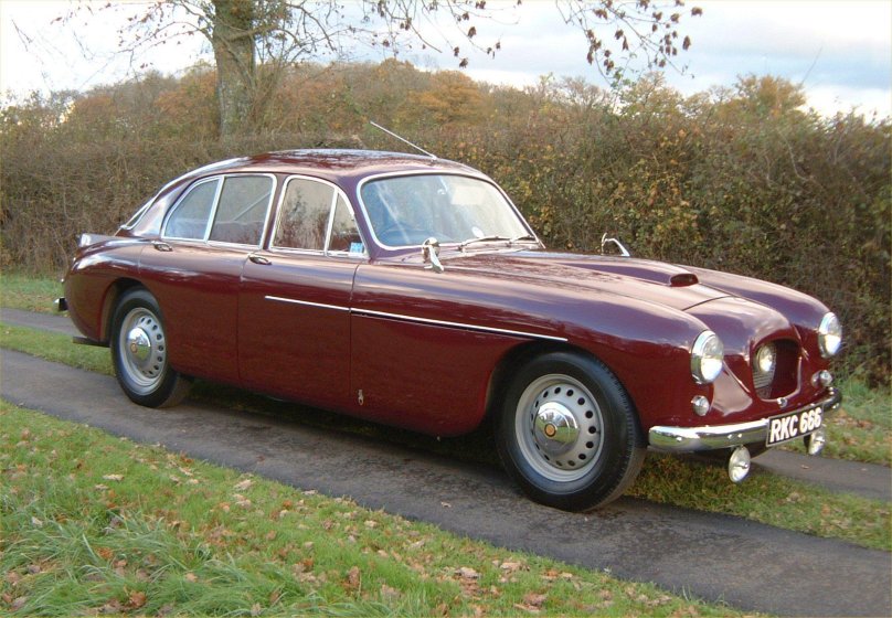 Машина Бристоль 405