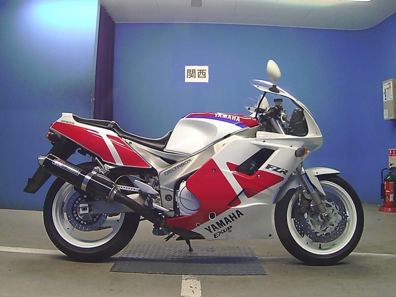 Yamaha FZR