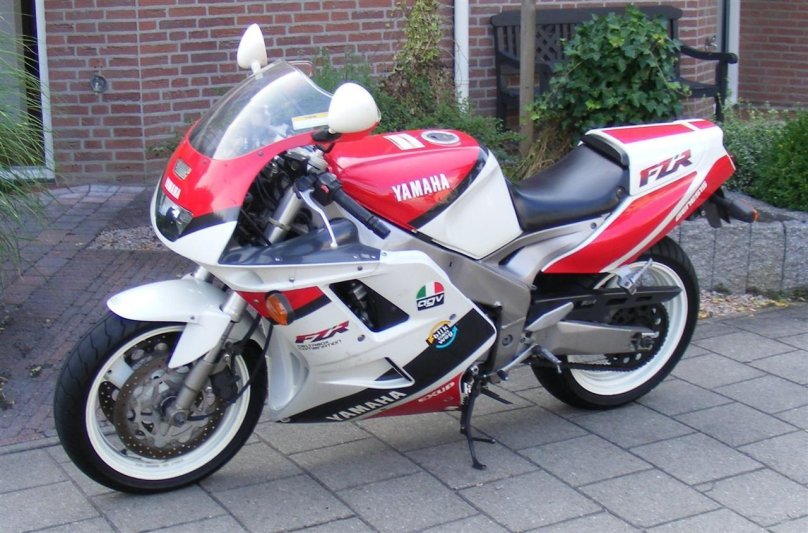 Yamaha FZR
