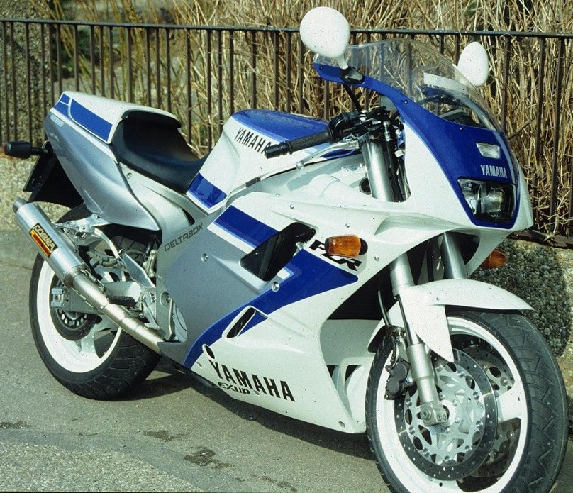 Yamaha FZR