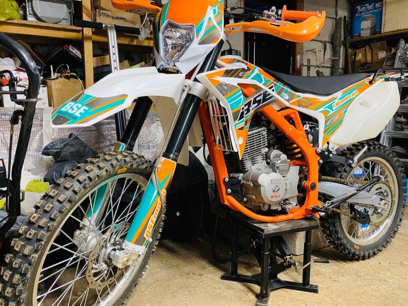 Мотоцикл BSE z6