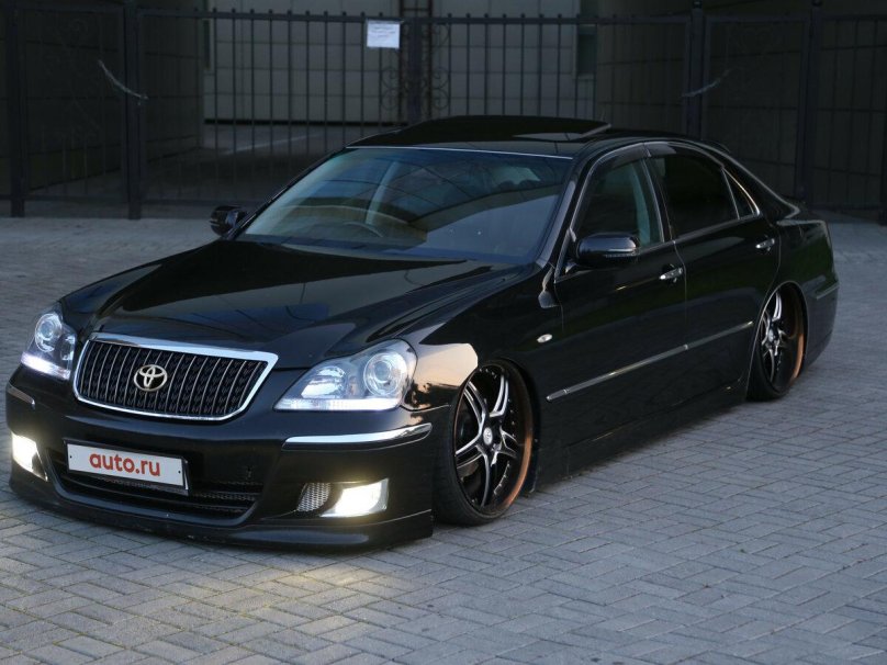 Toyota Crown Majesta s180