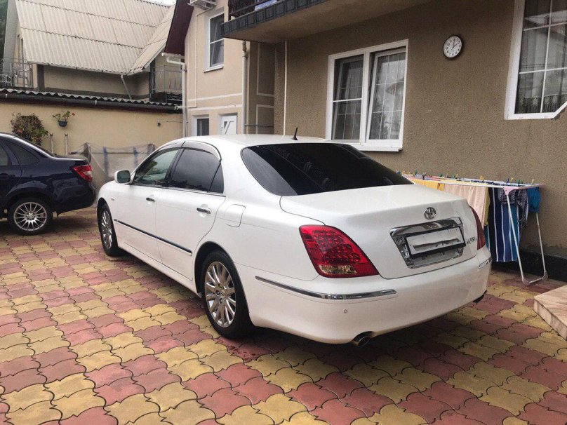 Toyota Crown Majesta s180