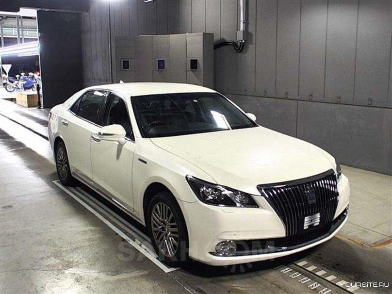 Тойота Краун Маджеста 2015