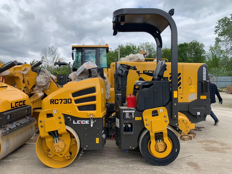 Каток тротуарный комбинированный