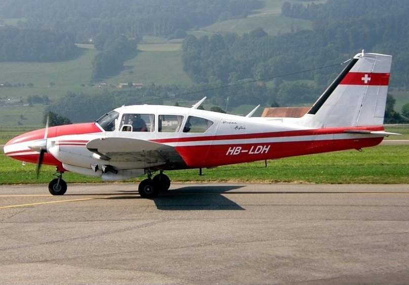 Piper pa-23−250