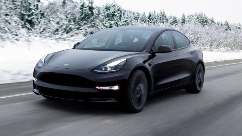 Автомобиль Тесла model 3