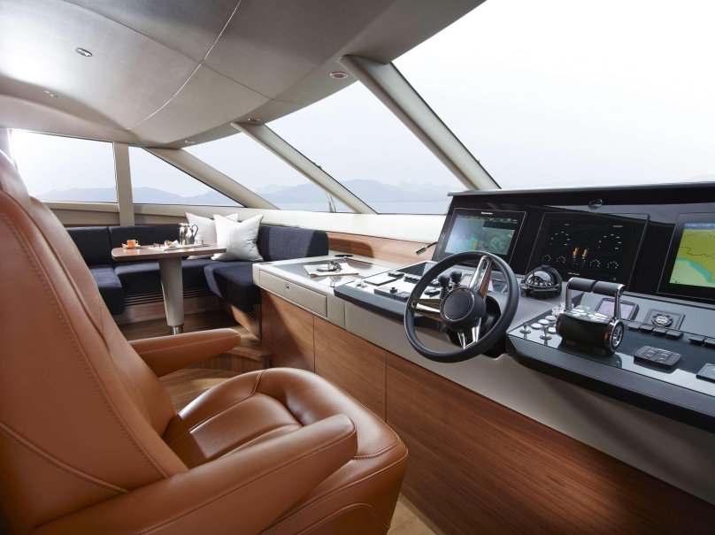 Яхта Princess 82