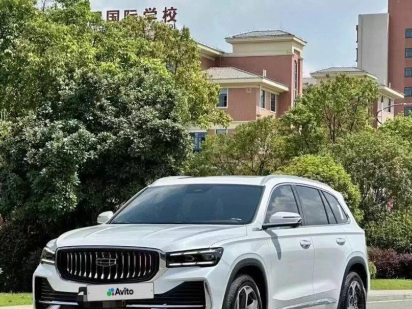 Geely Monjaro белый