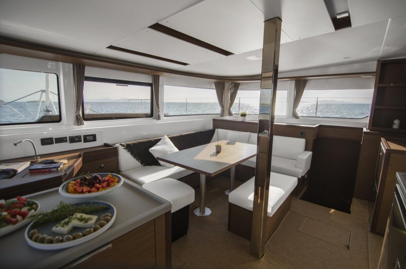 Катамаран Лагун 46