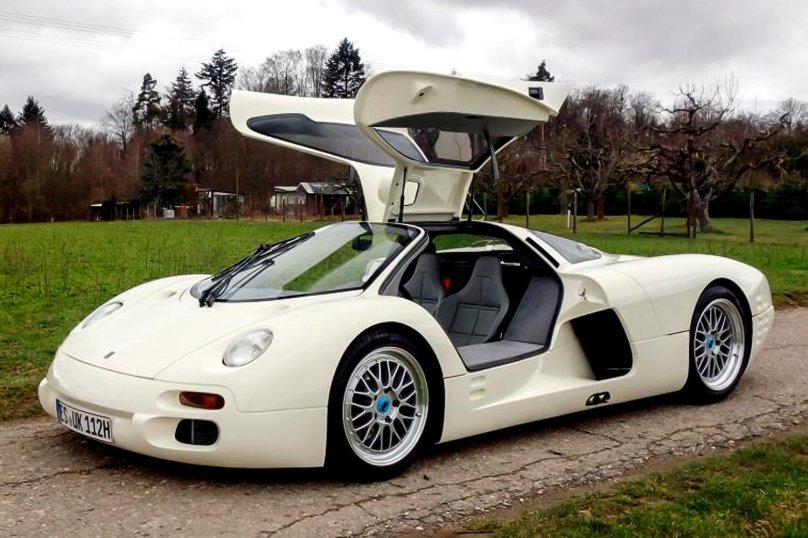 Спорткар у которого дракон шведская машина