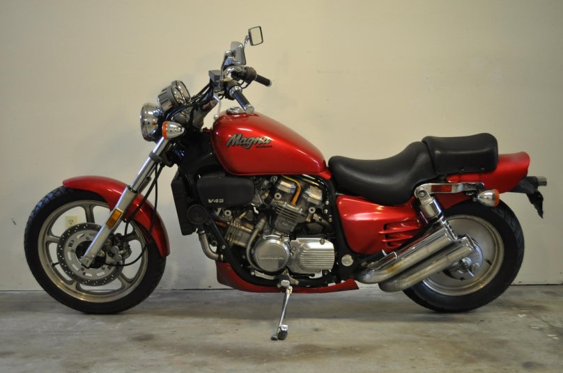 Хонда супер Магна 750