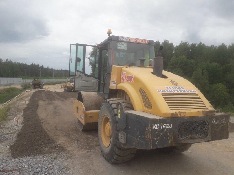 Каток дорожный XCMG xs142