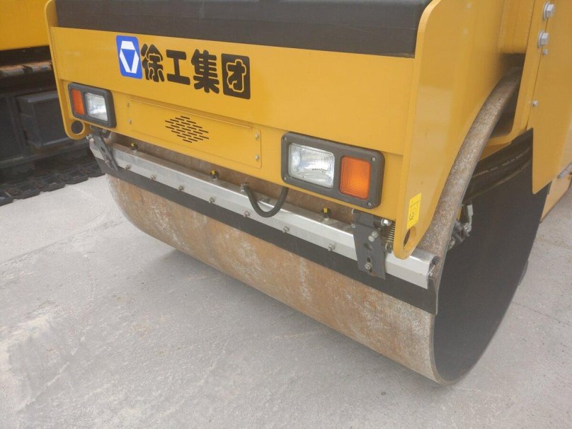 Каток XCMG xd83vt фото