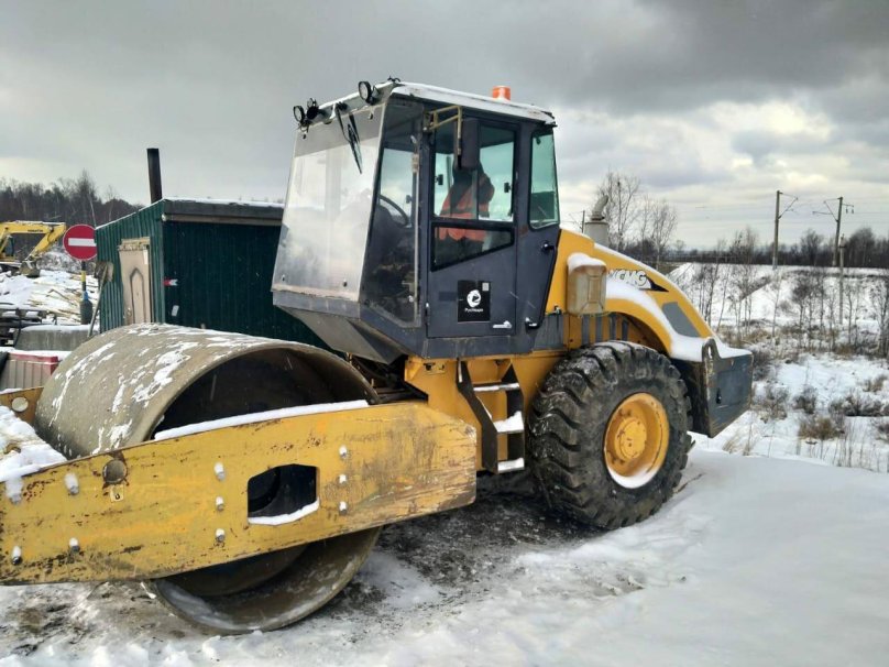 Каток XCMG xs142j