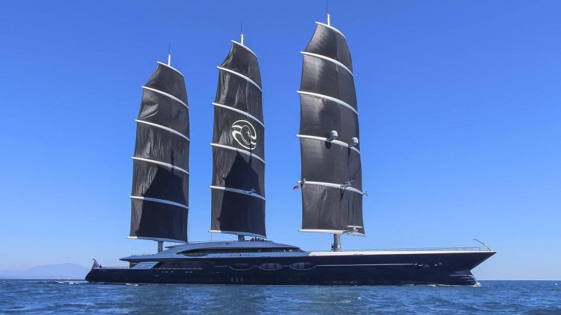 Парусная яхта черная Жемчужина