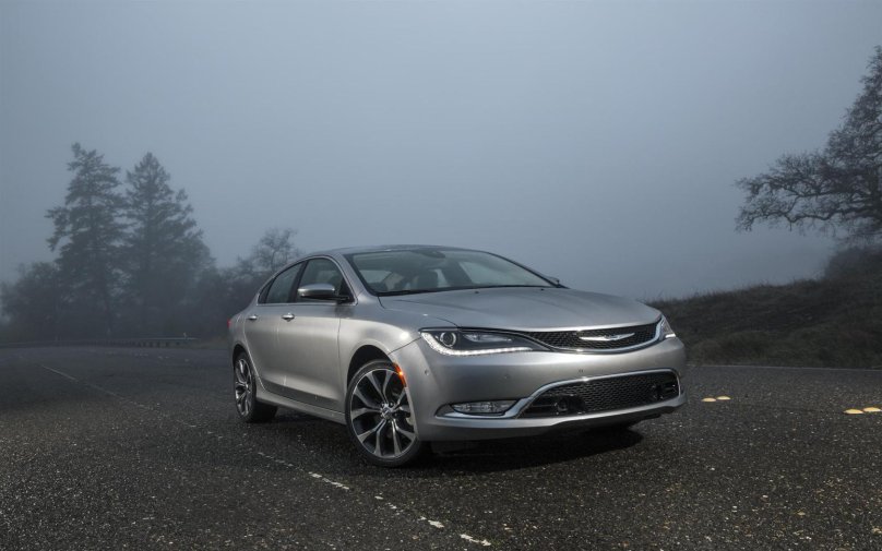 Крайслер 200