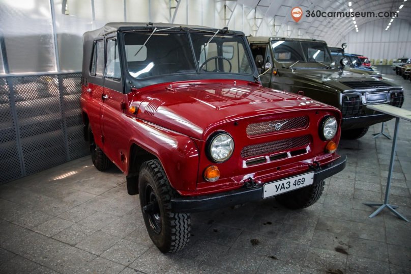 УАЗ 469 вишневый