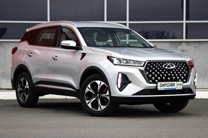 Чери про макс7 серебристая