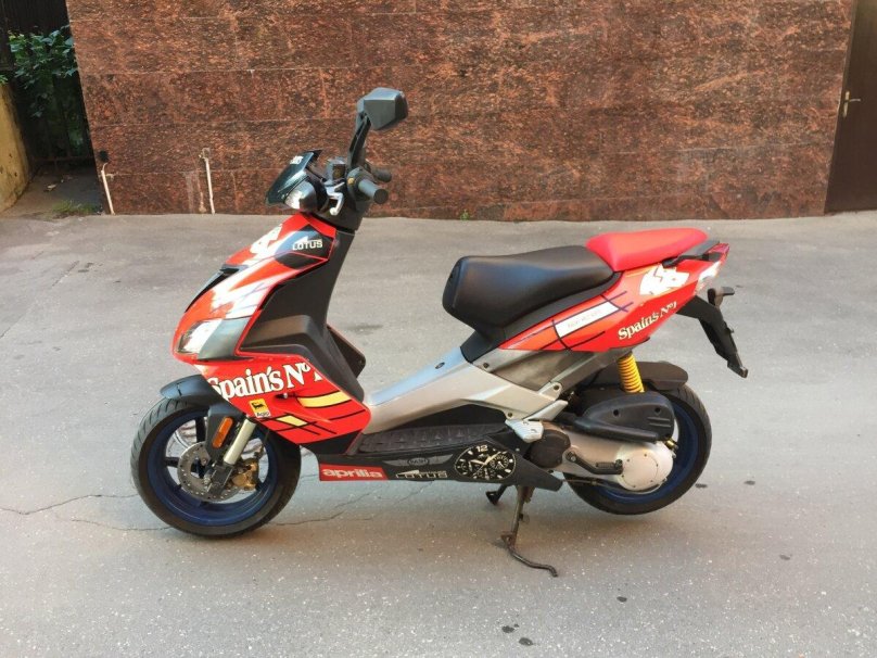 Скутер Aprilia SR 50