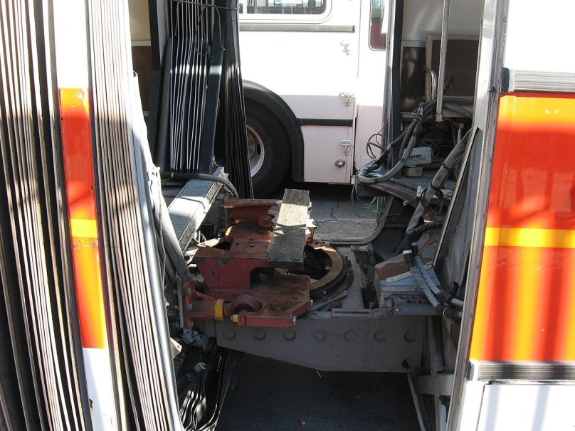 Узел сочленения автобуса гармошка