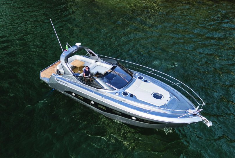 Яхта кранчи z35 мартини