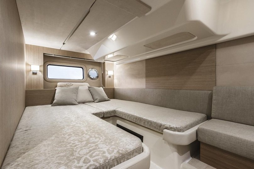 Cranchi Pelican 32 салон