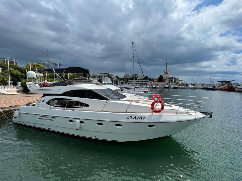 Яхта Азимут 60