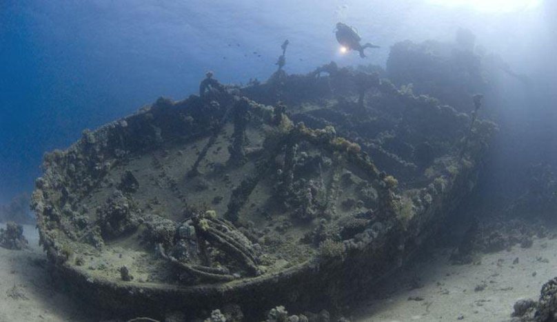 Затонувший корабль Амед Бали