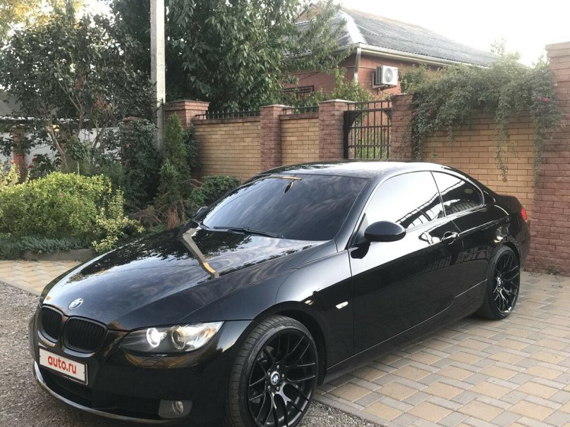 BMW 320i черная тонированная