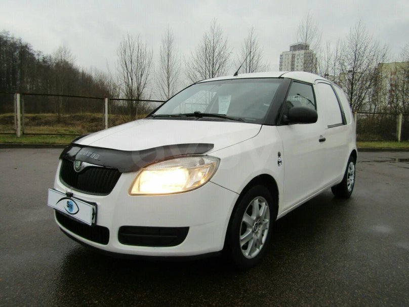 Skoda Praktik с 2010–2015 г.в белый фон