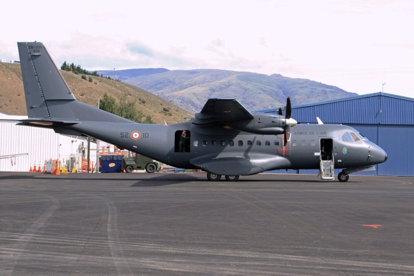 CN-235