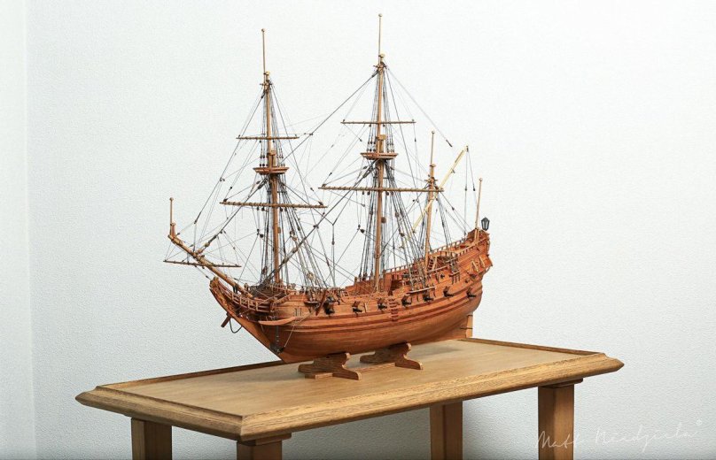 Деревянный парусный корабль настоящий вид сзади