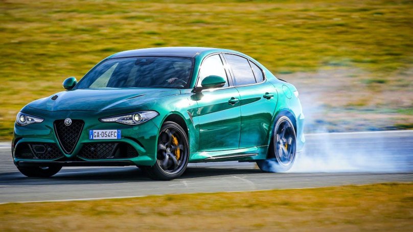 Альфа Ромео Giulia Quadrifoglio 2020