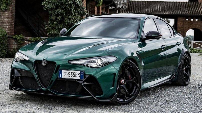 Альфа Ромео Джулия Квадрифолио 2020