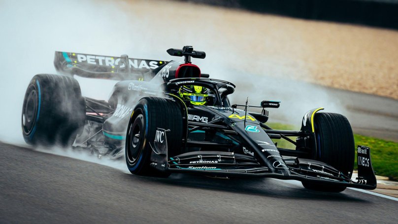 Льюис Хэмилтон формула 1 Мерседес