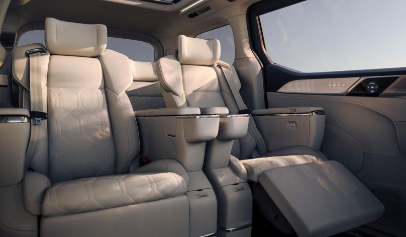 Volvo минивэн em90