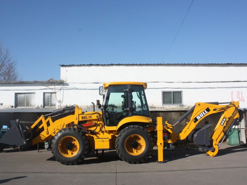Экскаватор погрузчик bull